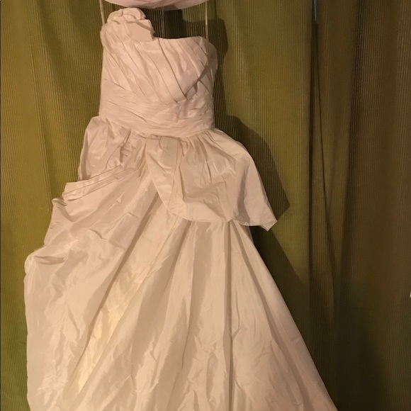 White by Vera Wang Wedding Gown (BNWT) - Picture 2 of 7